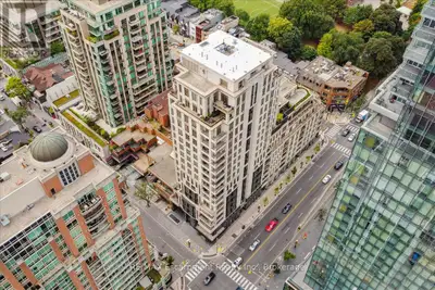 Welcome to The Regency, an exclusive residence in one of Torontos most prestigious neighbourhoods, d...