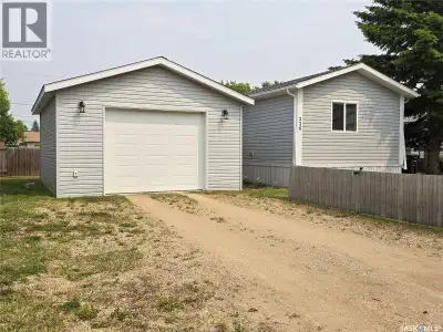 QUICK POSSESSION IS AVAILABLE! Welcome to one of Humboldt's newest and nicest mobile homes! This 1,2...
