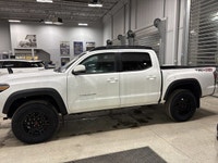 Passionate enthusiasts wanted for this sleek and agile 2021 Toyota Tacoma . Take pleasure in the sil... (image 3)