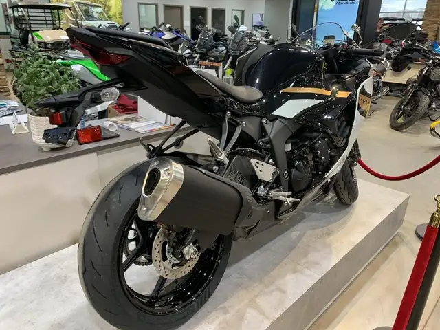 2026 Kawasaki Ninja ZX-6R in Sport Bikes in Guelph - Image 8