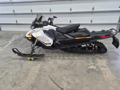 One Owner 137 X 1.25 track 5640 miles, driven mostly on groomed trail Electric Start Reverse New Bat...