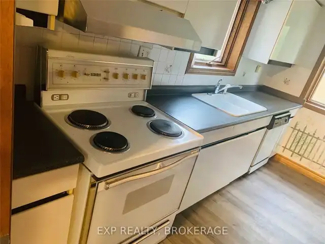 Room For Rent-Main Floor- Eglinton/Danforth-Scarborough in Room Rentals & Roommates in City of Toronto - Image 5
