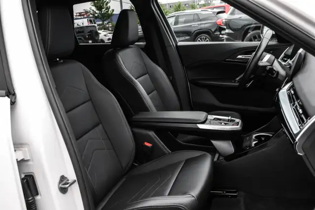 2025 BMW X1 xDrive28i AWD * Cuir * Carplay et Android        * L in Cars & Trucks in City of Montréal - Image 13