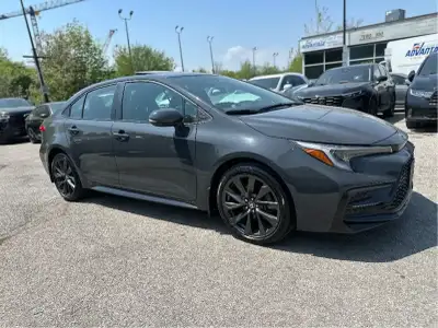 2024 Toyota Corolla SE Low Km With Sunroof! CarPlay, Heated Seats, Heated Steering, Wireless Charger...