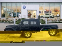 Only 29,963 Miles! This Jeep Gladiator boasts a Regular Unleaded V-6 3.6 L/220 engine powering this... (image 1)