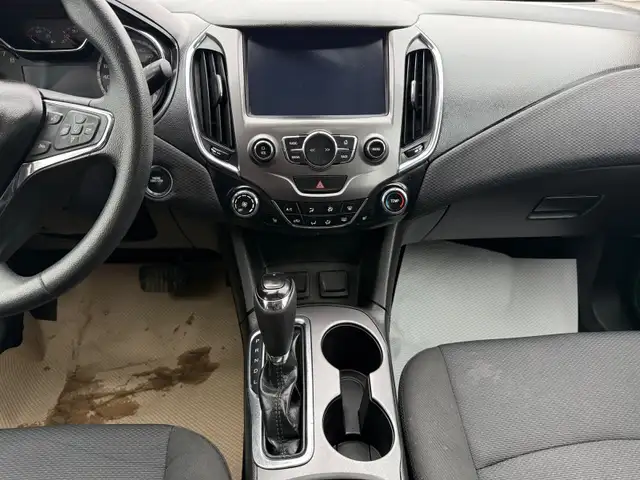 2018 Chevrolet Cruze Low Kms H.seat B.cam R.start 1yr warranty in Cars & Trucks in Edmonton - Image 11