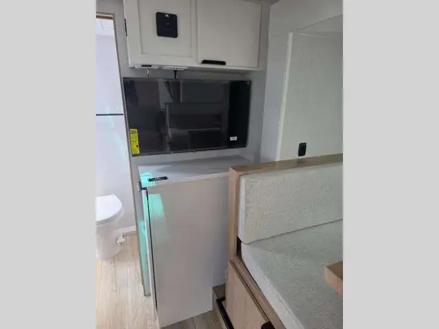 2026 Winnebago Micro Minnie 2108DS in Travel Trailers & Campers in Penticton - Image 15