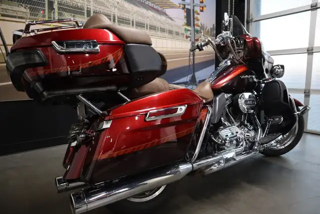 2014 Harley-Davidson FLHTKSE - CVO Limited in Sport Touring in Strathcona County - Image 6