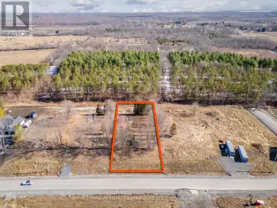 Nestled in the established and sought-after neighbourhood of Sapphire Hill, this spacious lot is loc...