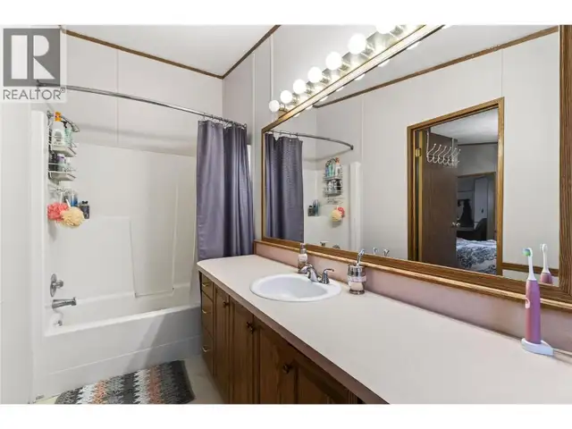 19 West Poirier Road Mara, British Columbia in Houses for Sale in Kamloops - Image 25