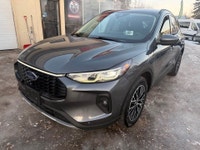 **CARS TRUCKS SUV 4X4 VAN AWD EDMONTON FINANCING AVAILABLE EASY FINANCING ** 2023 FORD ESCAPE PHEV P... (image 4)