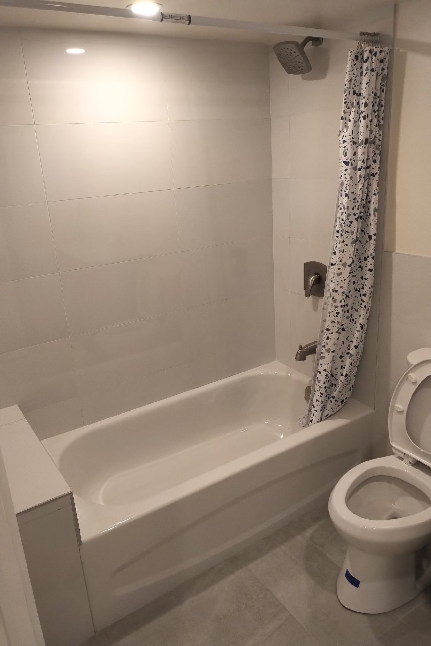 Fully Renovated Studio Apartment – Private Yard – Utilities Incl 2