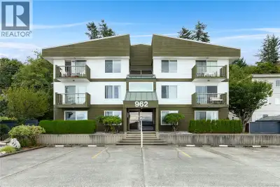 Welcome home to coastal living! This lovely, freshly painted top-floor, two bedroom, one bathroom co...