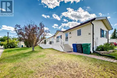 Welcome to this very tastefully finished, extremely well lit, corner lot (abundant lilac bushes, and...