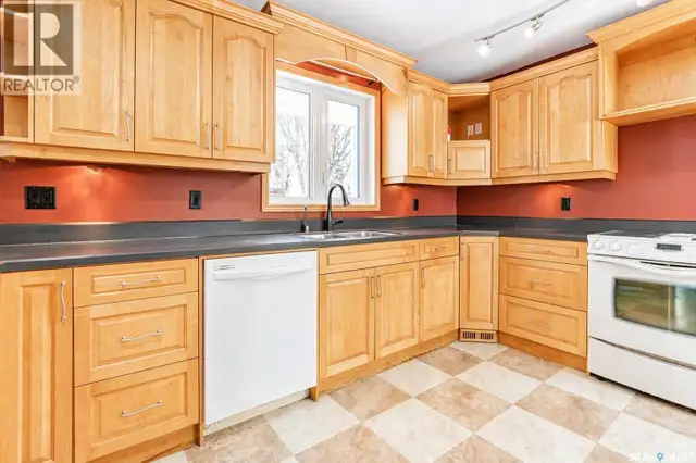 1321 Jubilee AVENUE Regina, Saskatchewan in Houses for Sale in Regina - Image 8