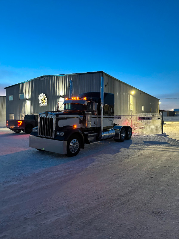 2000 Kenworth W900L in Heavy Trucks in Saskatoon - Image 3