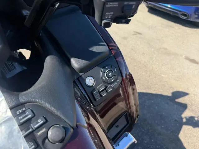 2007 Honda Gold Wing LOW KMS, MINT CONDITION, 1 OWNER, NO ACCIDE in Sport Touring in London - Image 15