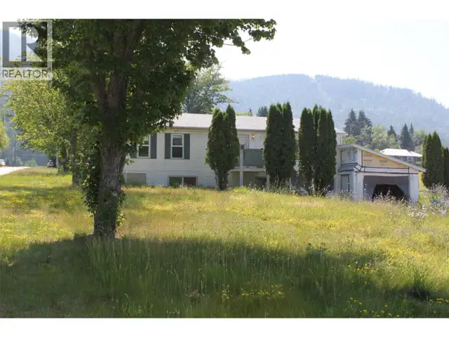 129 Oak Street Fauquier, British Columbia in Houses for Sale in Nelson - Image 2