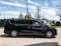 Welcome to 400 Chrysler Dodge Jeep Ram. 3.6L Pentastar V-6 engine - Advanced infotainment system - C... (image 9)