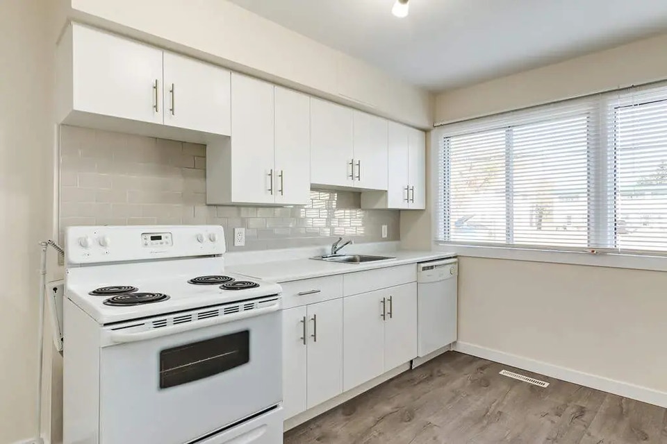 Recently renovated and modern townhomes for rent 2