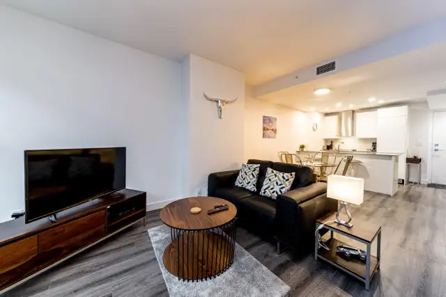Furnished 1BR Downtown Vancouver | All inclusive | Weekly Stay in Short Term Rentals in Vancouver - Image 2