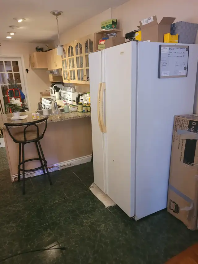 !!!!!!!   BIG ROOM FOR RENT WOODROFFE & CARLING   !!!!