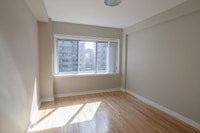 Semi-renovated Akelius two bedroom apartment for rent. Located near Drummond & Sherbrooke W in the D... (image 5)