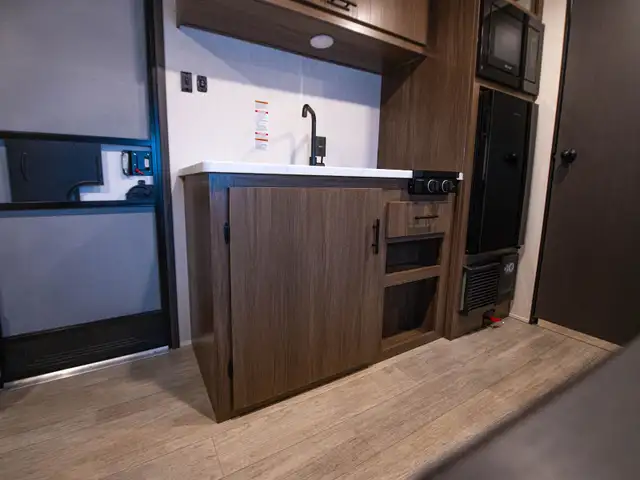 2026 Avenger 16BHX in Travel Trailers & Campers in Edmonton - Image 12