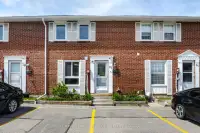 Renovated 3 bed 2 bath townhome in Scarborough for sale!!!!