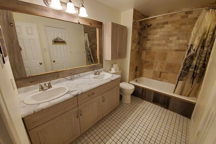 Large spacious condo 3