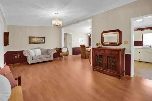BLACK CREEK COMMUNITY BUNGALOW - 2 BED, 2 BATH in Houses for Sale in Hamilton - Image 4