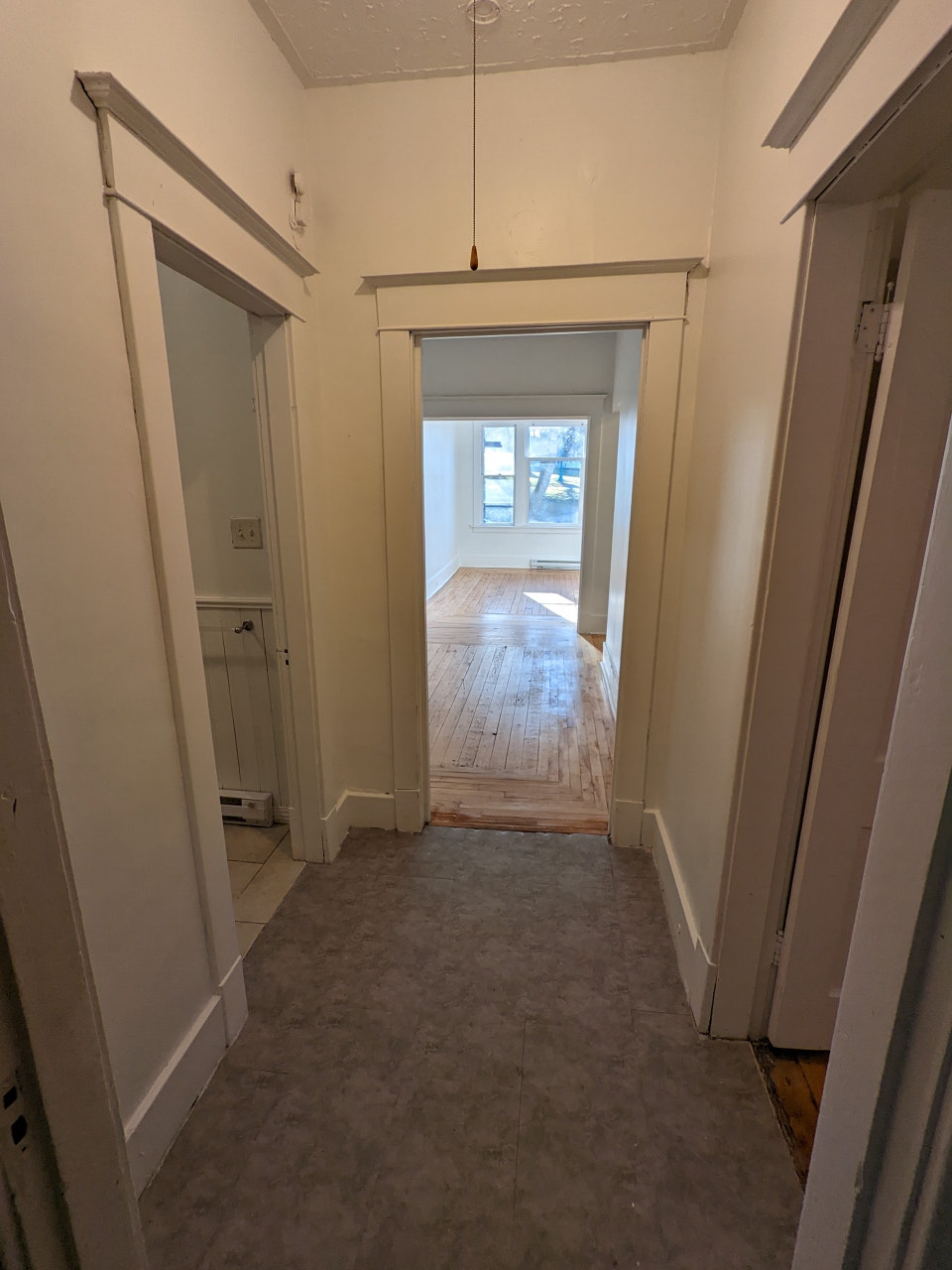 37 Victoria St #1 - 3BR North, Main Floor, Spacious, Deck, Yard 4