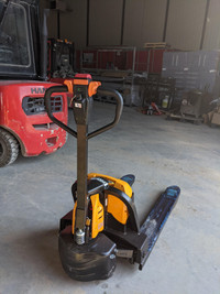 825$ off on Electric Pallet Truck! February Mega Sale!!