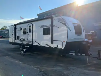 This 2023 Palomino Solaire 294DBHS is fully loaded and has all you could ever need/want on your next...