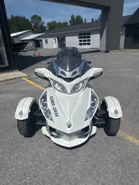 2011 Can-Am SPYDER RT LIMITED in Sport Touring in Lanaudière - Image 5