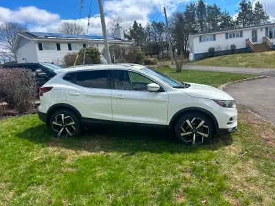 2021 Nissan Qashqui AWD Fully Loaded inc. Leather and sunroof. New Tires and MVI. Includes Winter ti...