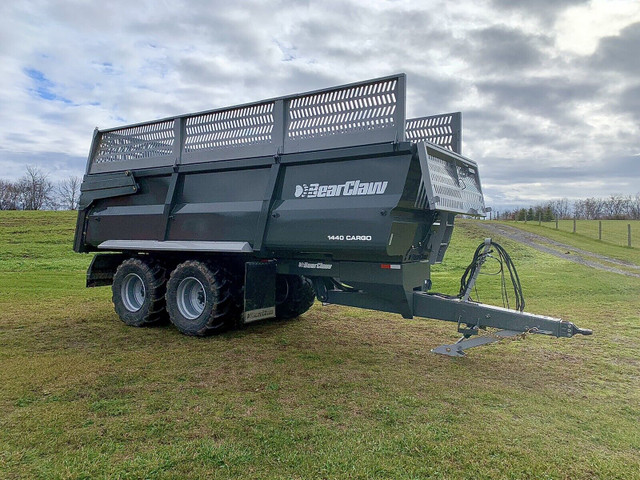 BearClaw Silage/Grain Trailers in Farming Equipment in Napanee