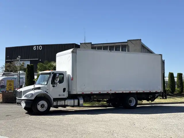 2015 Freightliner M2 106 24 Foot Hydraulic Brake Cube Van with P in Heavy Trucks in City of Toronto - Image 6