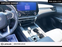 LUXURY ... Engine: 275 (205) @ 6000 RPM L/100Km City: 11.2 L/100Km Hwy: 8.4 Safety Equipment Electro... (image 9)