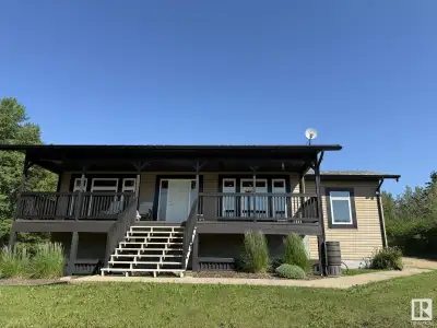 Immaculately maintained acreage just 20 minutes from Edmonton and Sherwood Park. This bright and wel...