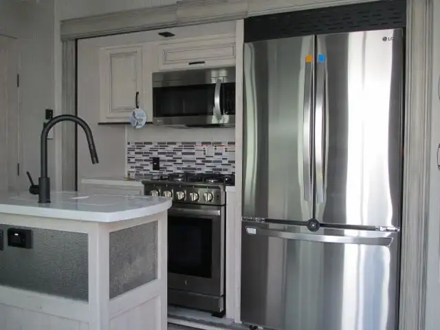 2023 SIERRA 391 FLRB-NEW LOADED FRONT LIVING-ON SALE $99,999!  in Travel Trailers & Campers in Ottawa - Image 14