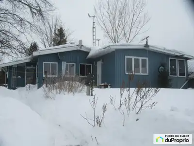 Bungalow à vendre ! La propriété donne beaucoup de potentiel de revenu ! avec un sous-sol fini en Lo...