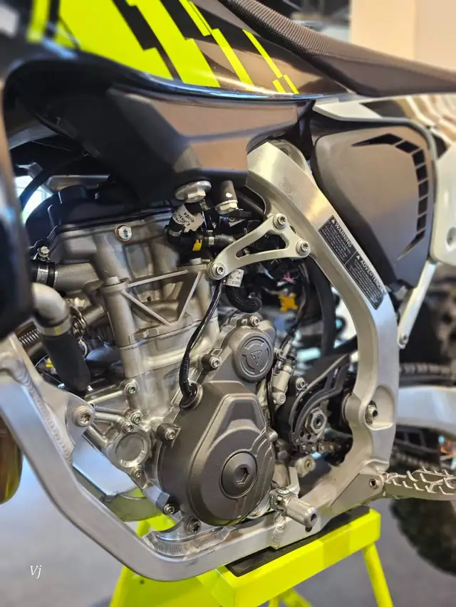 2024 Triumph TF250-X MOTOCROSS DEALER DEMO/ 9.5 HOURS in Dirt Bikes & Motocross in Grande Prairie - Image 9