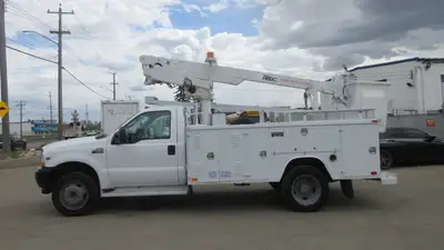 2003 FORD F-450 XL ALTEC BUCKET TRCUK for sale in Edmonton, Alberta - 6.8L V10 GAS Engine - Automati...