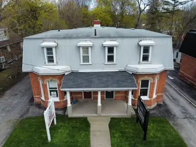 Barrie, 1 bedroom upper level rental, above office space.