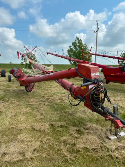 Used 10x80 Farm King grain auger Hydraulic mover and winch Multi flight hopper 2015