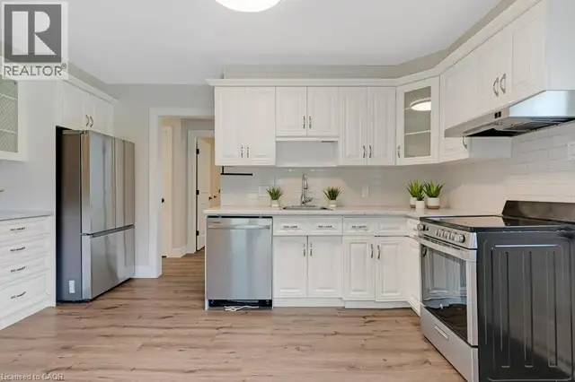290 MELROSE Avenue Kitchener, Ontario in Houses for Sale in Kitchener / Waterloo - Image 8