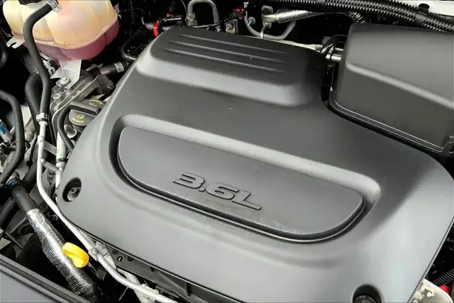 2024 Chrysler Grand Caravan SXT in Cars & Trucks in Edmonton - Image 32