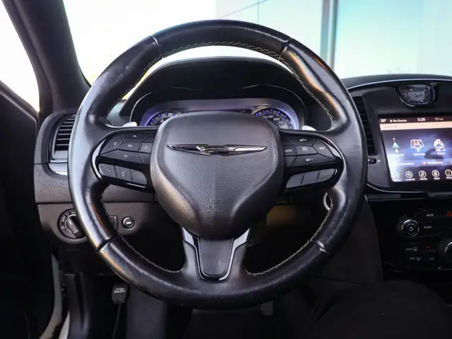 2017 Chrysler 300604579847378063366