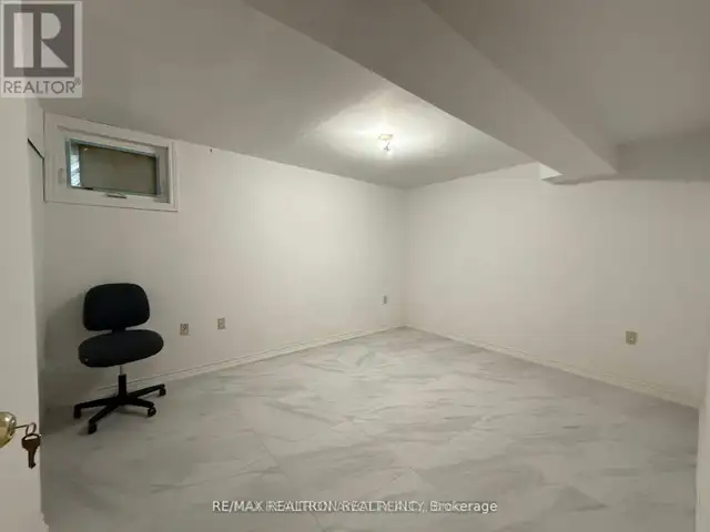 61 WILMONT DRIVE Toronto (Black Creek), Ontario in Long Term Rentals in Markham / York Region - Image 5